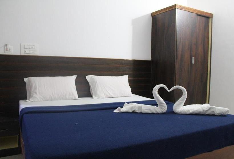 בית מלון כפרי Lee Comfort Kushalnagar