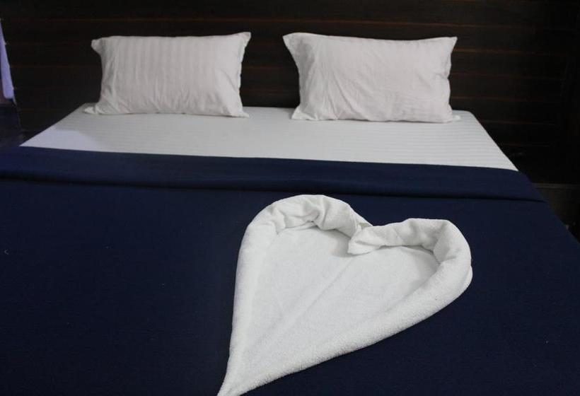 בית מלון כפרי Lee Comfort Kushalnagar