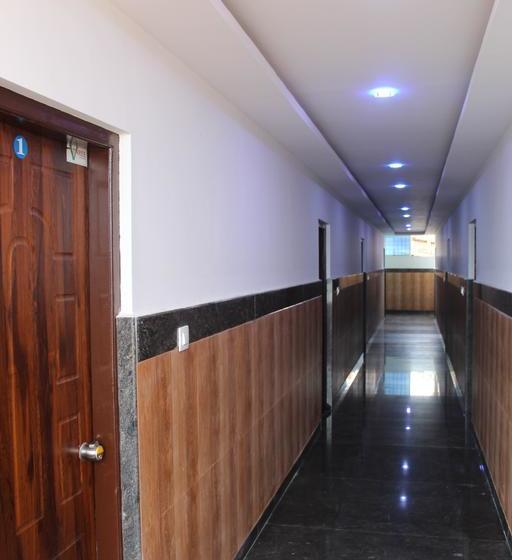 בית מלון כפרי Lee Comfort Kushalnagar