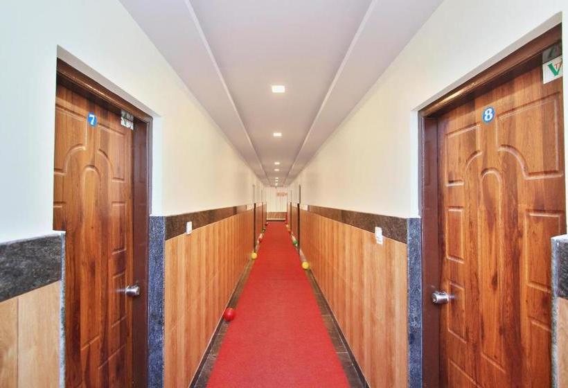 בית מלון כפרי Lee Comfort Kushalnagar