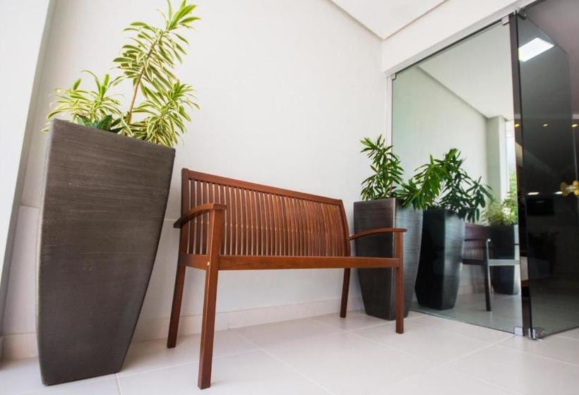 ホテル Equinocios Essential