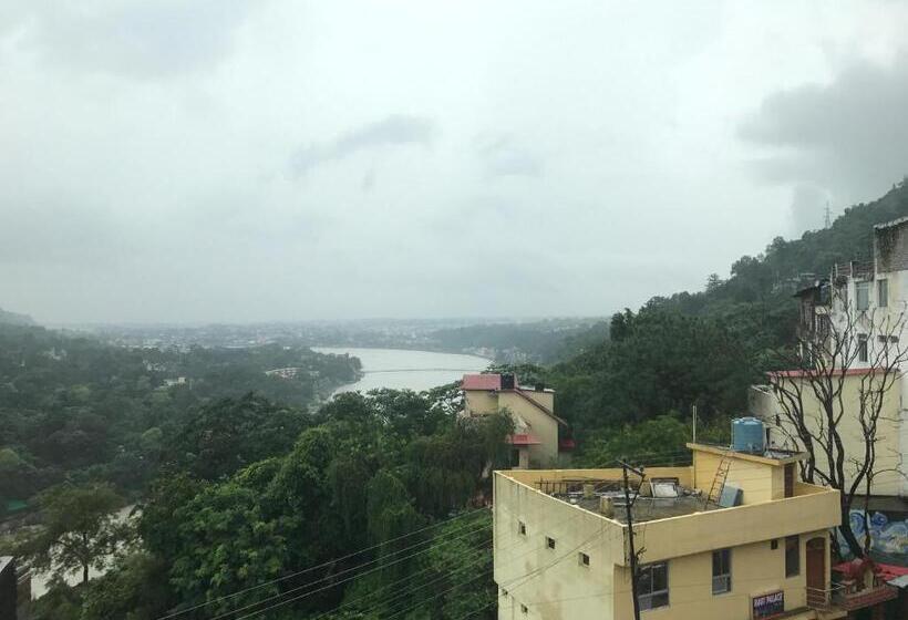 Отель Holy River