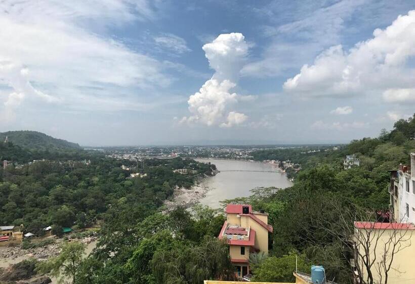 Отель Holy River