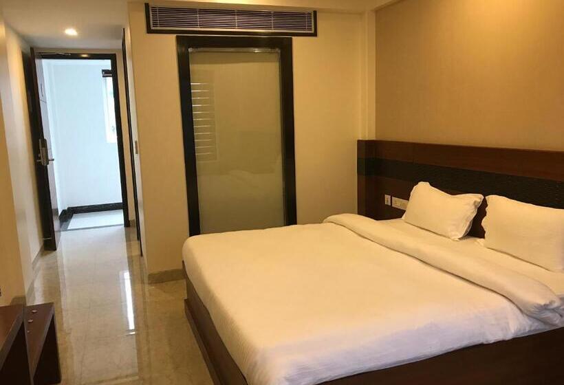 Отель Holy River