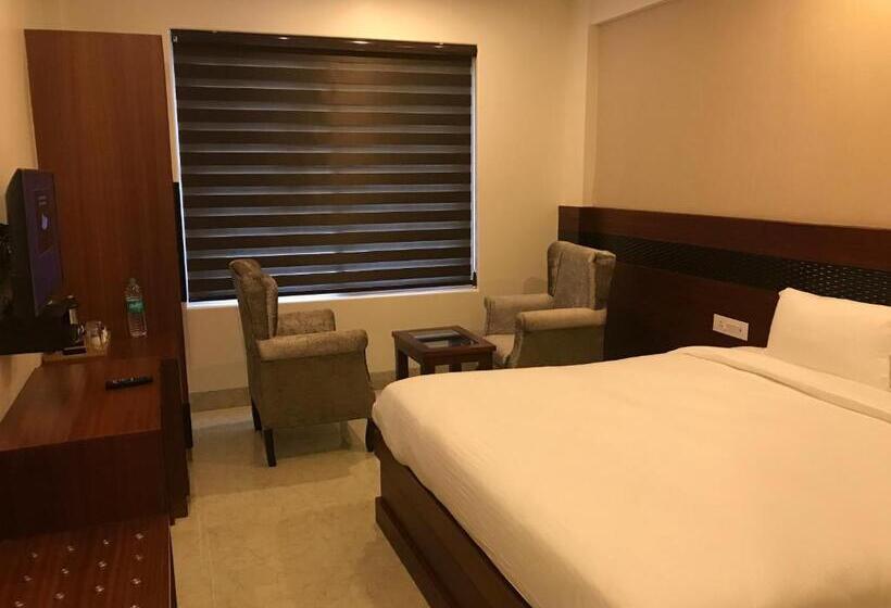 Отель Holy River