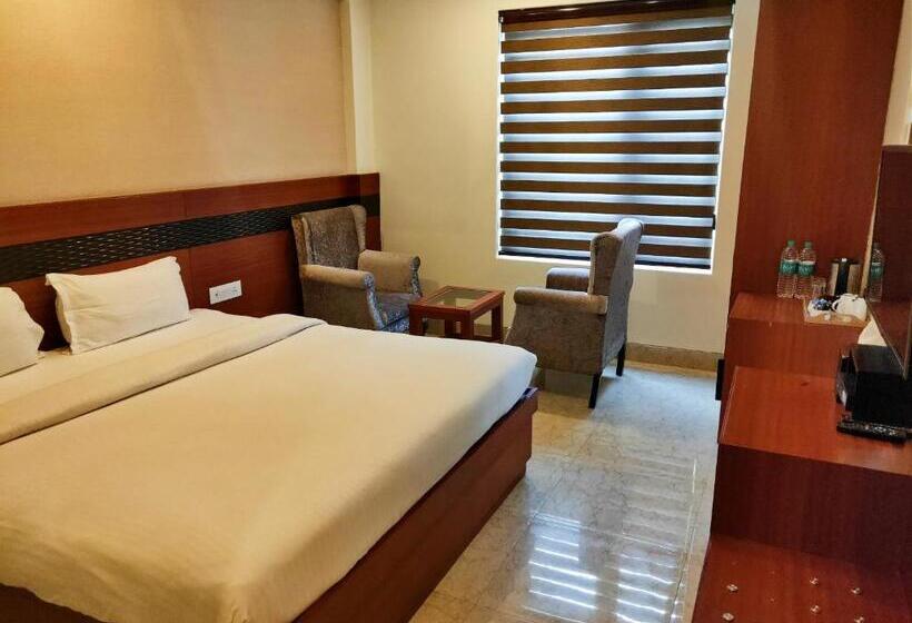 Отель Holy River