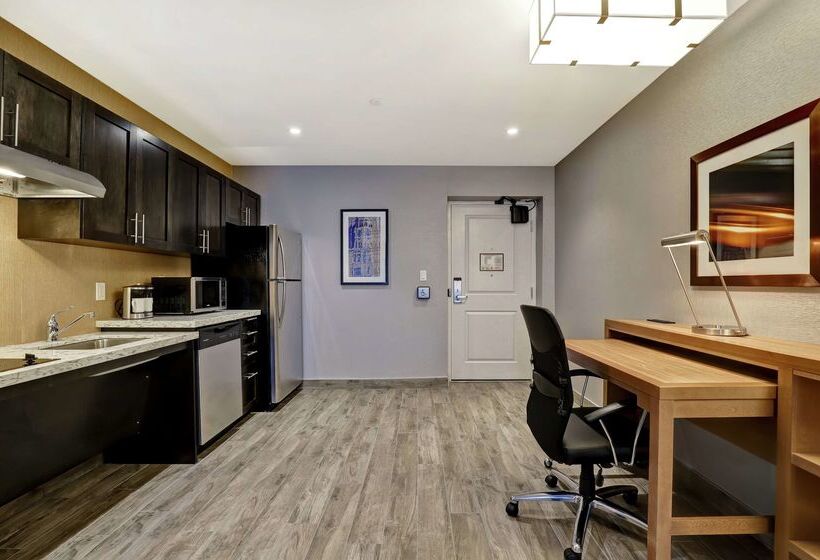 هتل Homewood Suites By Hilton Ottawa Kanata