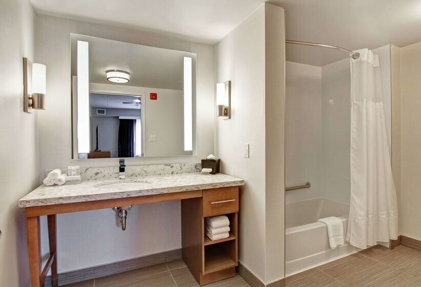 هتل Homewood Suites By Hilton Ottawa Kanata