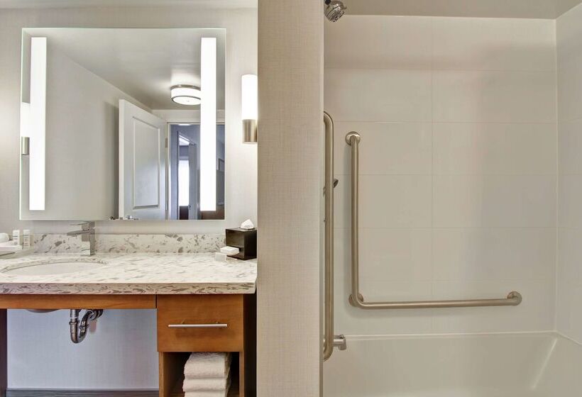 هتل Homewood Suites By Hilton Ottawa Kanata