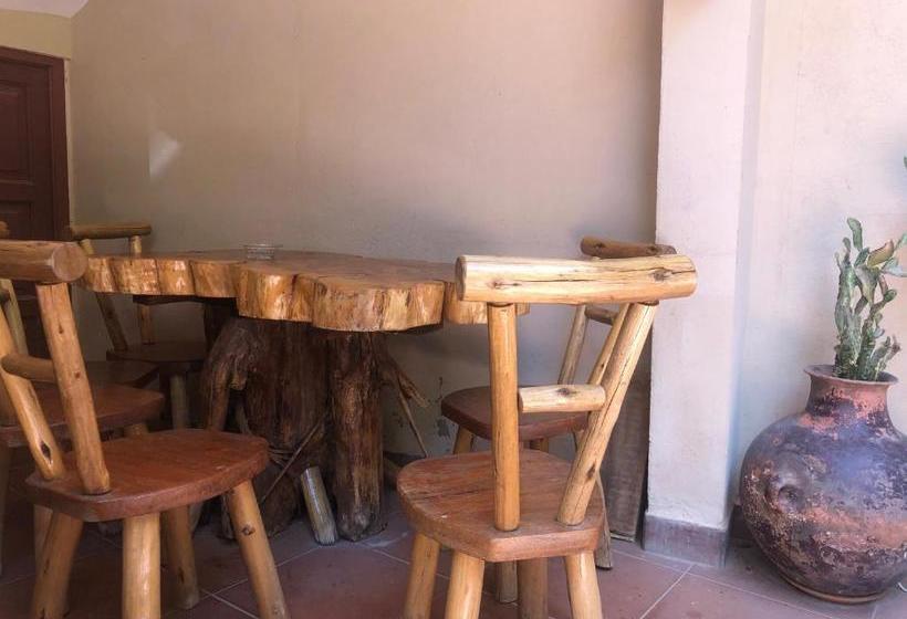 هتل Hostal Aramayo