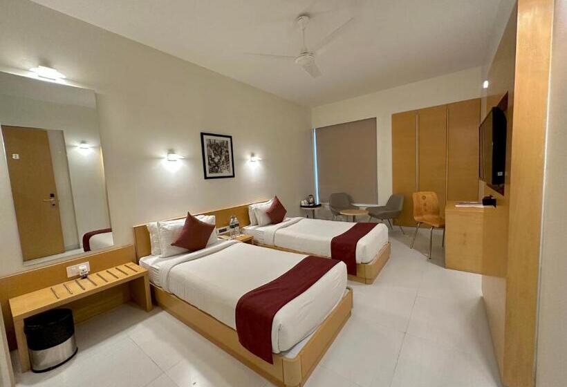 Отель Patria Suites