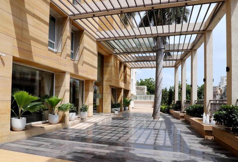 Отель Patria Suites