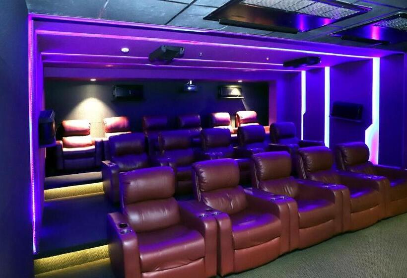 Отель Patria Suites