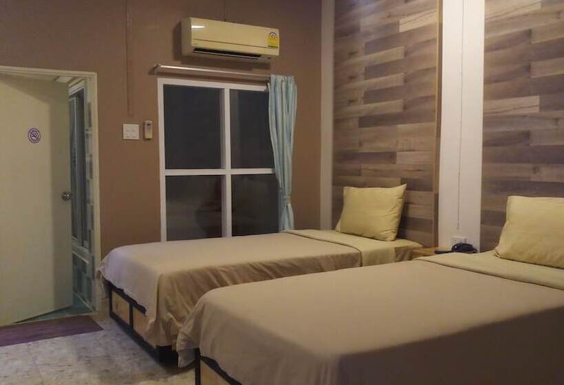 בית מלון כפרי Ploy Resort