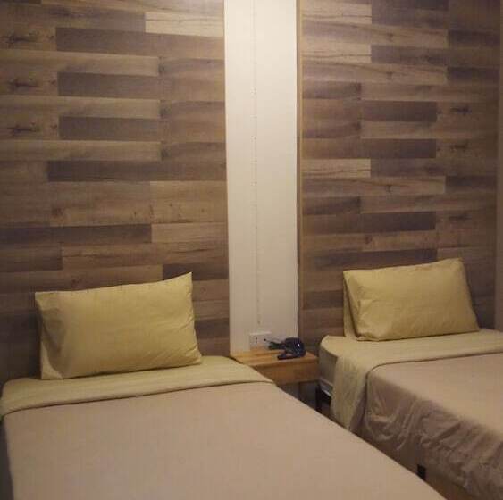 בית מלון כפרי Ploy Resort