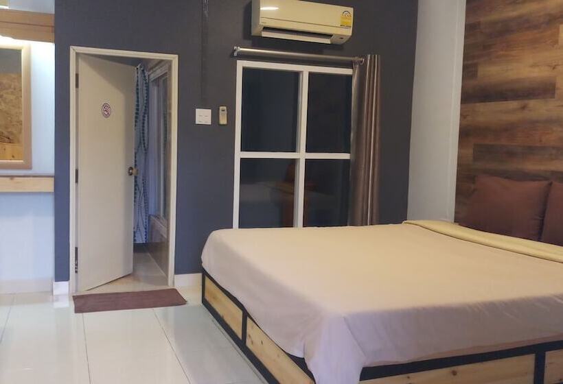 בית מלון כפרי Ploy Resort