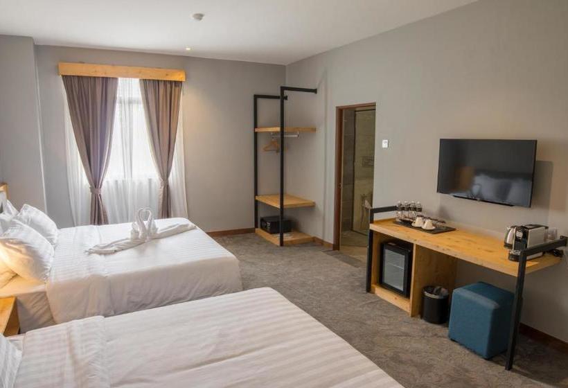 בית מלון כפרי Redpine Boutique