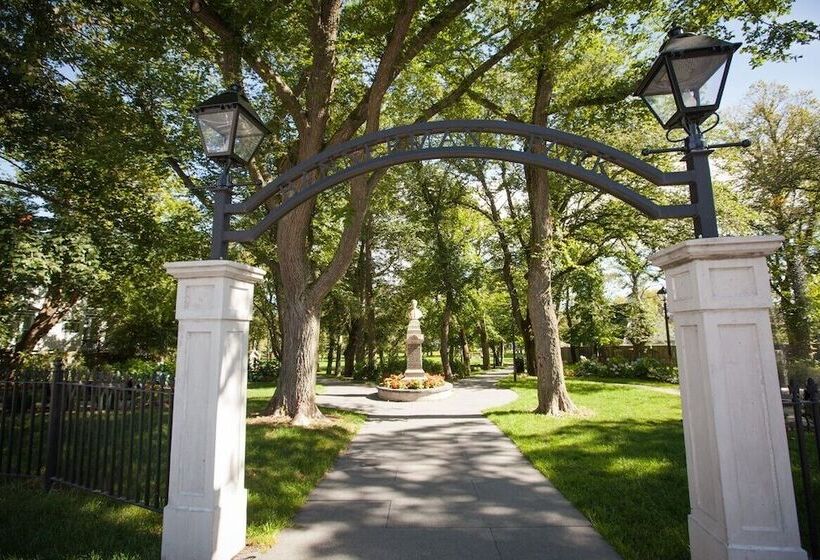 Отель Ryan Mansion