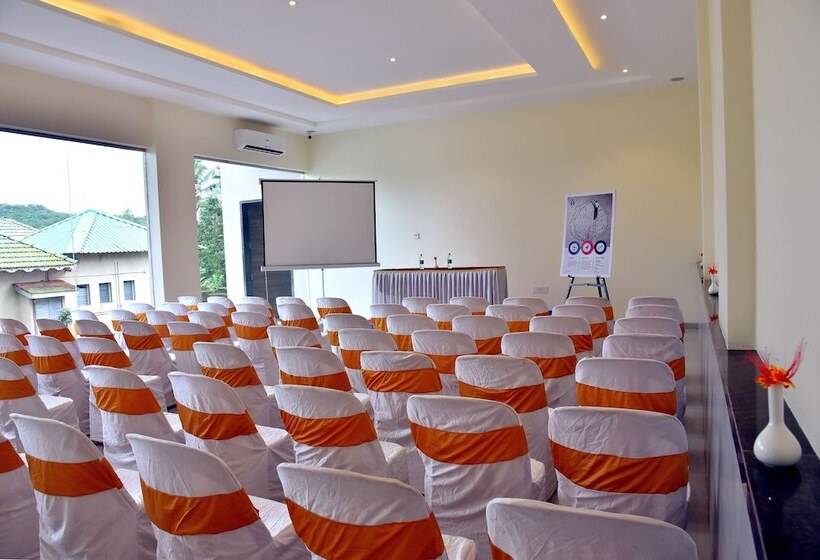 בית מלון כפרי Sadhana Executive