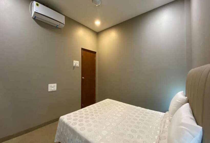 בית מלון כפרי Sadhana Executive