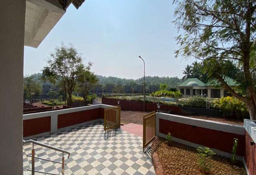 בית מלון כפרי Sadhana Executive