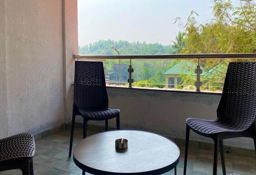 בית מלון כפרי Sadhana Executive