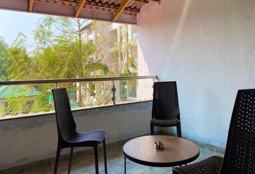 בית מלון כפרי Sadhana Executive