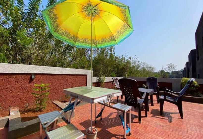 בית מלון כפרי Sadhana Executive