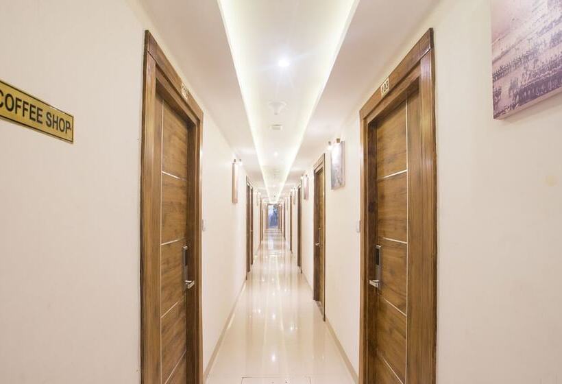 هتل Treebo Amber International