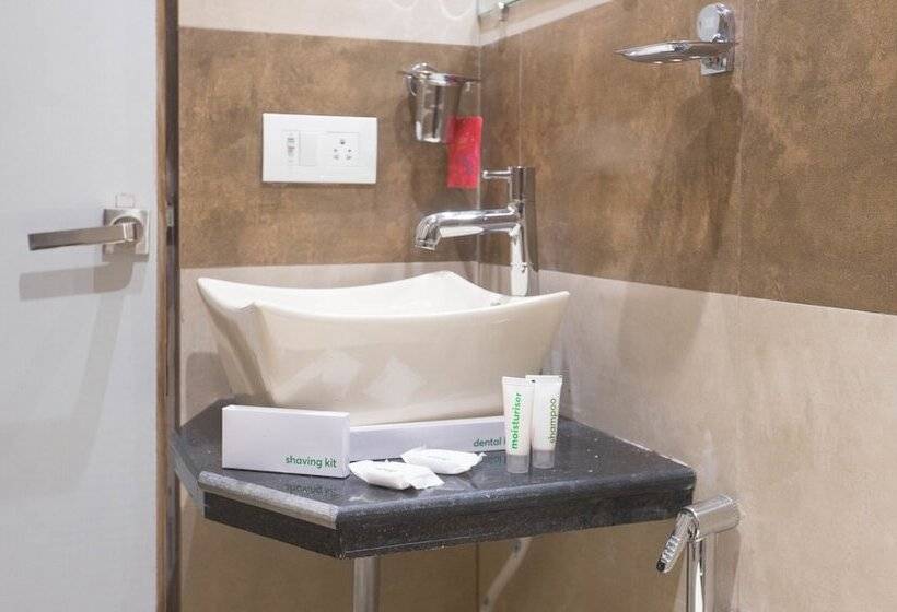 هتل Treebo Amber International