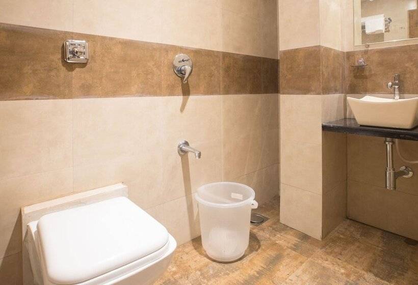 فندق Treebo Amber International