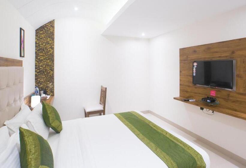 فندق Treebo Amber International