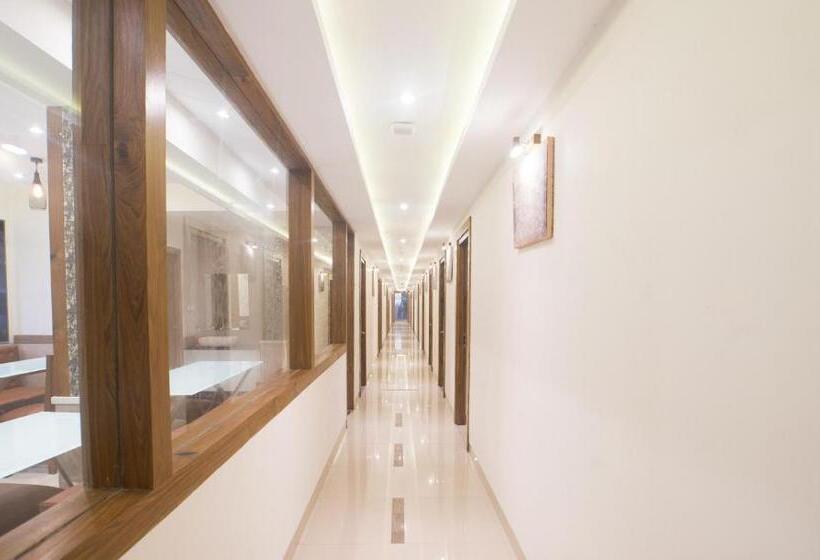 هتل Treebo Amber International