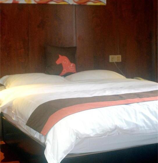 Junyi Hotel Guizhou Guiyang Bageyan Road