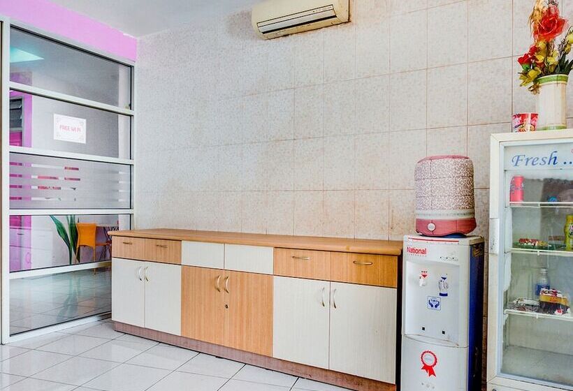 מוטל Spot On 2214 Wisma Jampea