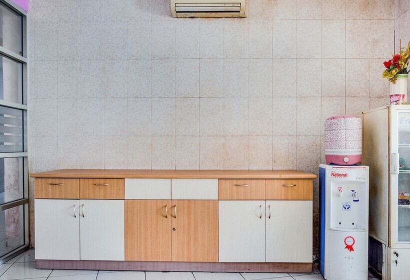 מוטל Spot On 2214 Wisma Jampea