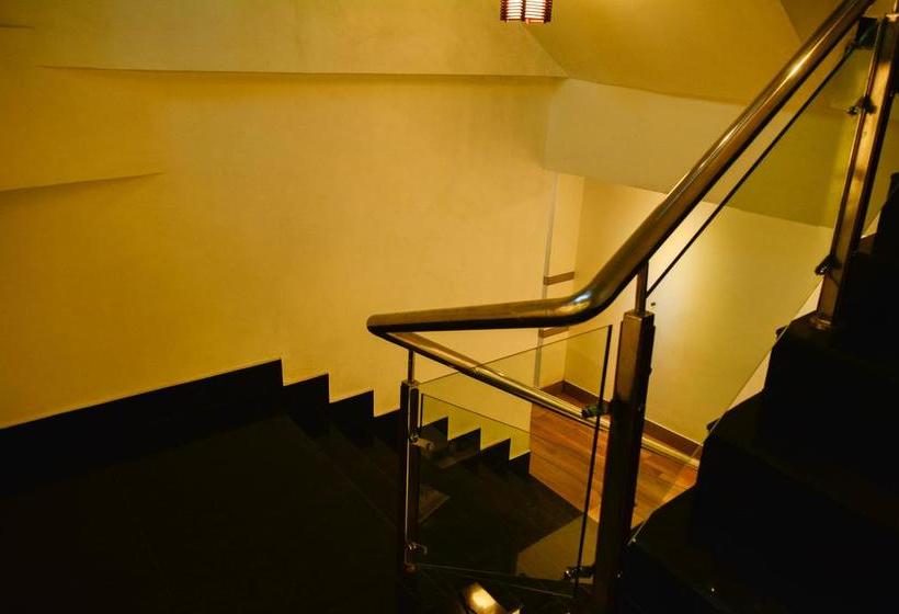 בית מלון כפרי Capital O 6645  Sapphire