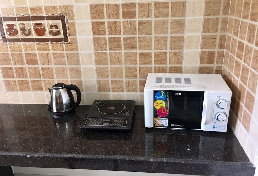 استراحتگاه Monarch Suites