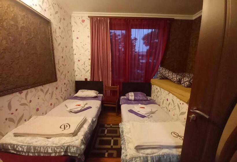 הוסטל Mini House