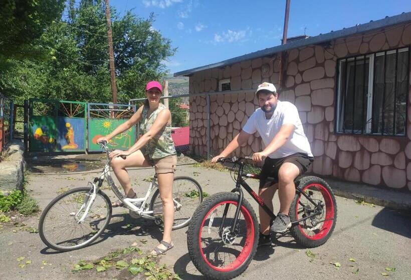 הוסטל Mini House