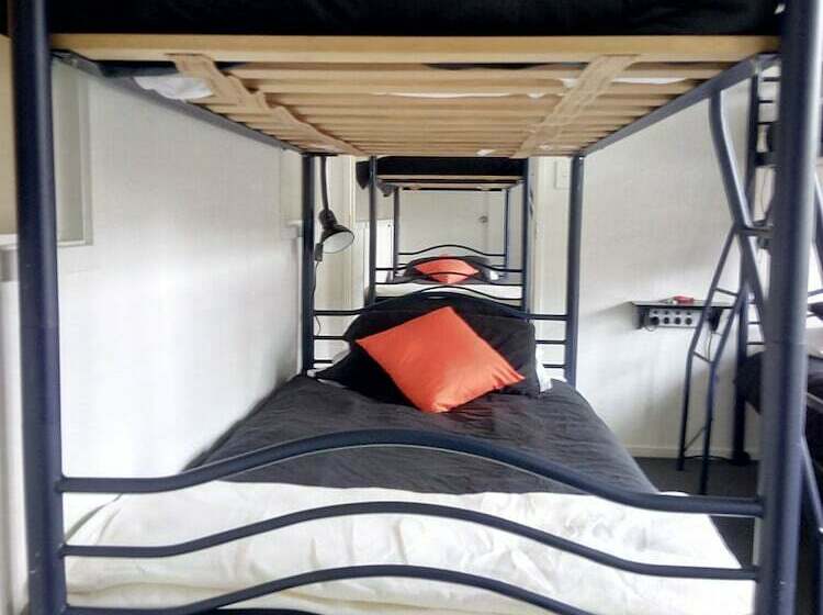 هاستل The Bouncing Lamb Backpackers