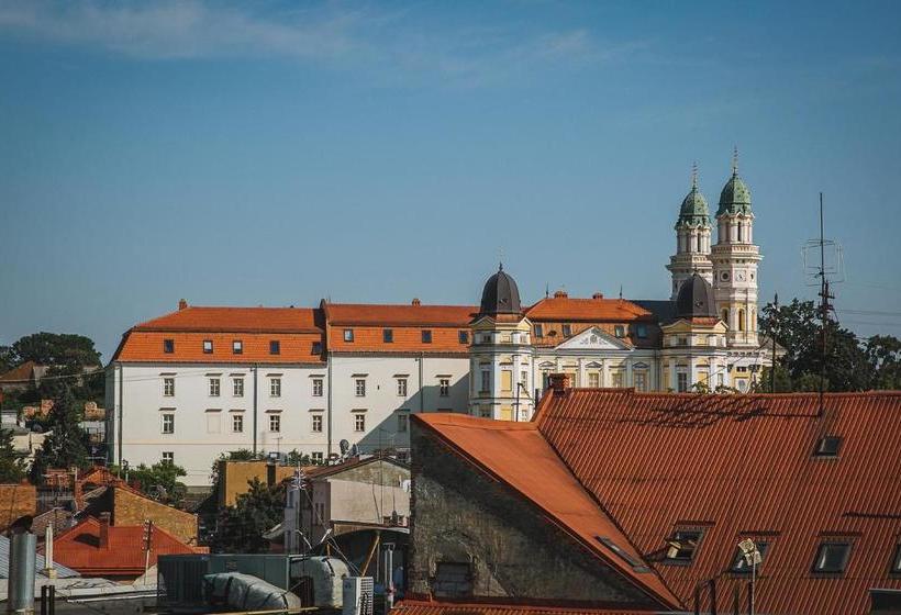 Alina Hotel & Hostel