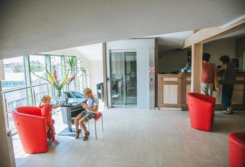 Alina Hotel & Hostel