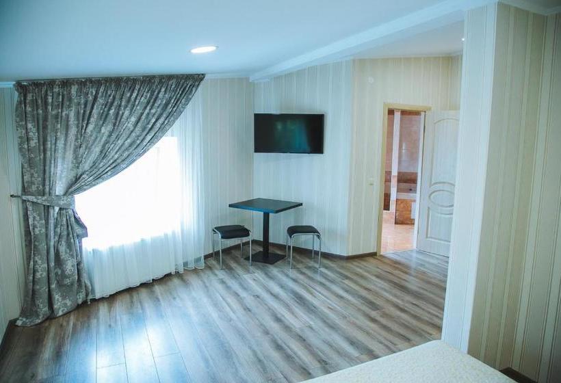 Alina Hotel & Hostel