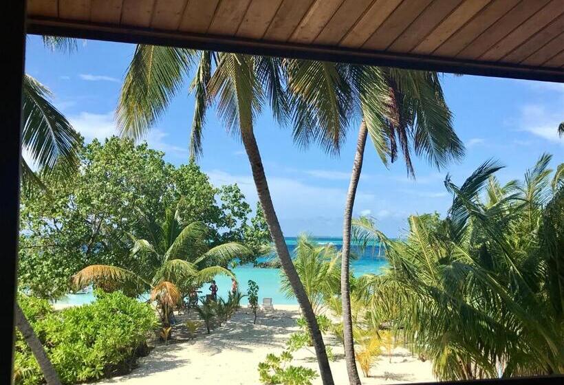 تختخواب و صبحانه Iru Maldives