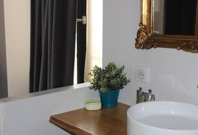 تختخواب و صبحانه La Tour Gregoire