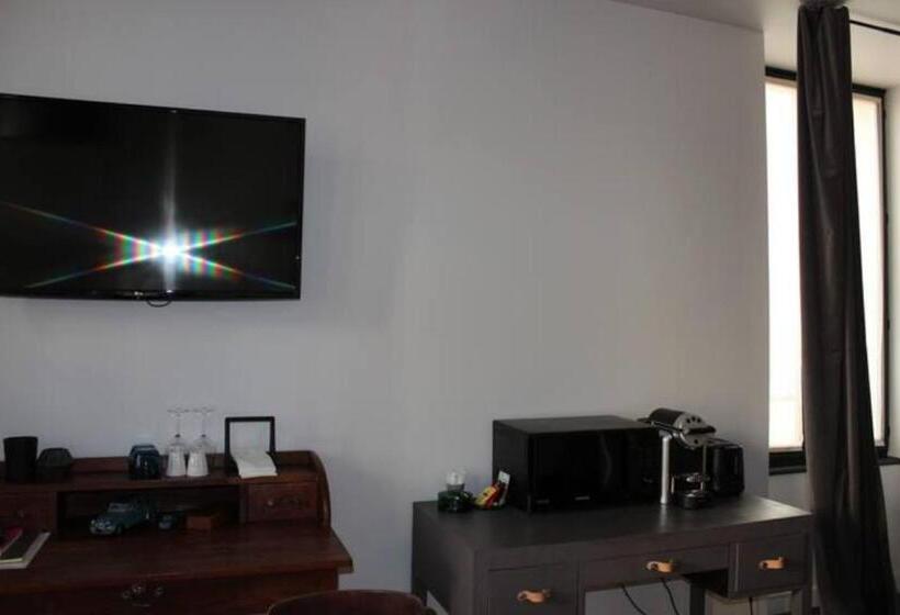 تختخواب و صبحانه La Tour Gregoire