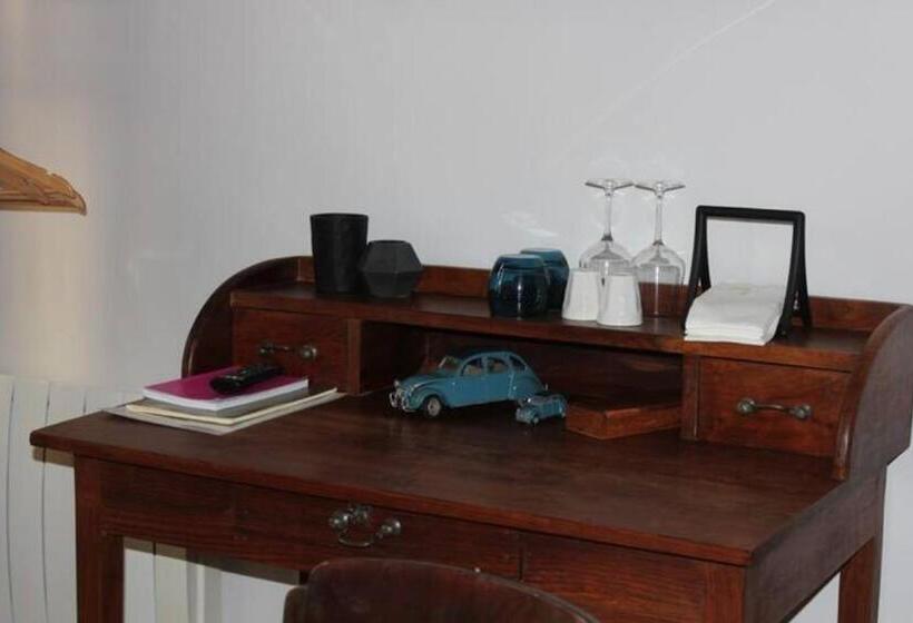 تختخواب و صبحانه La Tour Gregoire