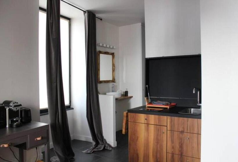 تختخواب و صبحانه La Tour Gregoire