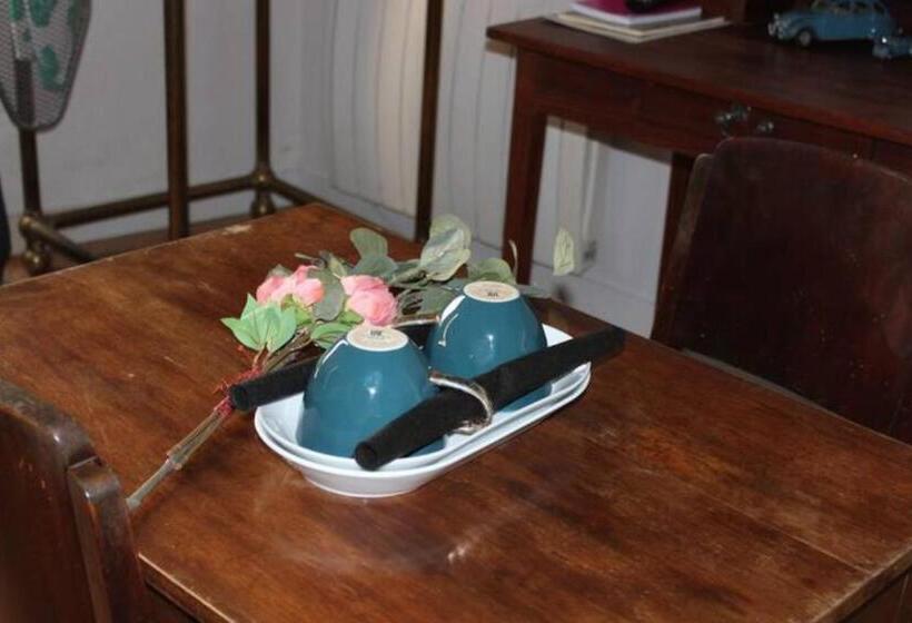 تختخواب و صبحانه La Tour Gregoire